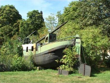 Zons : Altes Fischerboot am Kreismuseum