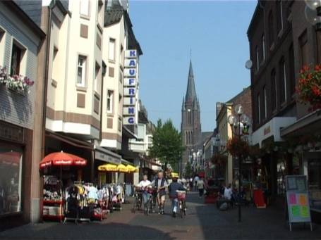 Kevelaer : Hauptstraße, mit Blick auf die Marienbasilika